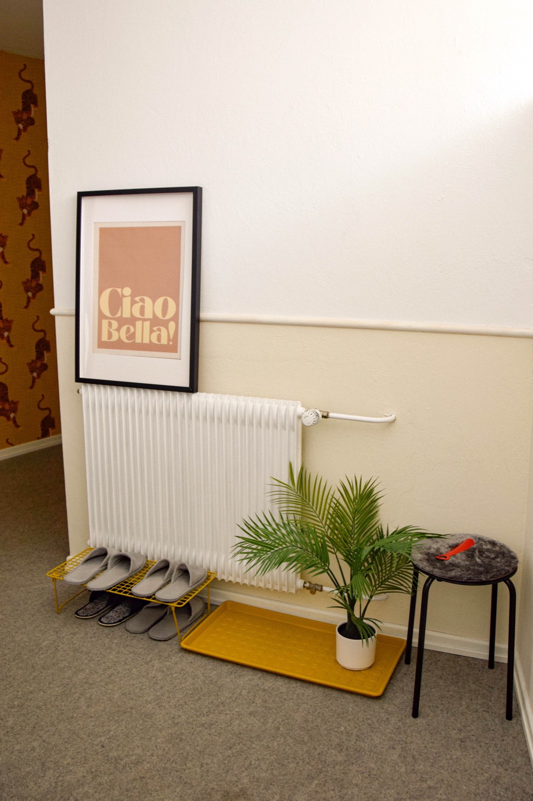 Eingangsbereich mit Garderobe und Schuhablage